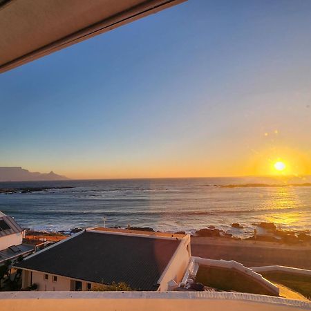 The Blue Peter Hotel Bloubergstrand Exterior photo