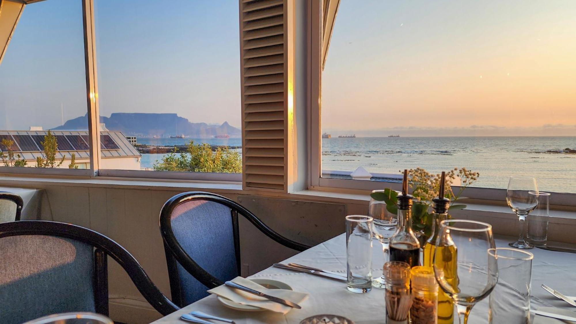 The Blue Peter Hotel Bloubergstrand Exterior photo