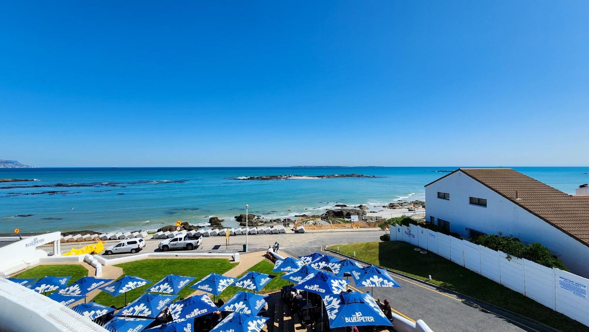 The Blue Peter Hotel Bloubergstrand Exterior photo