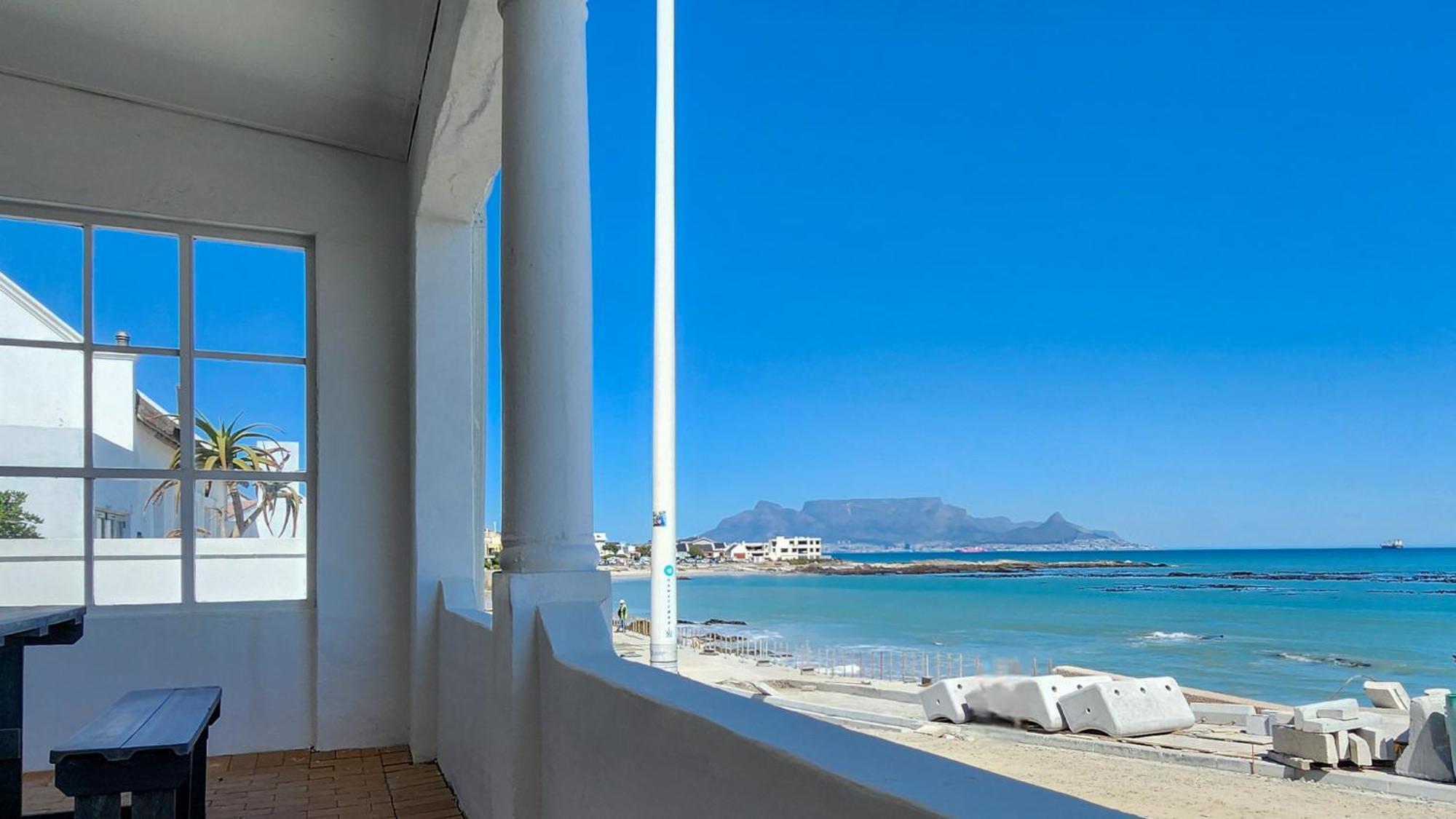 The Blue Peter Hotel Bloubergstrand Exterior photo