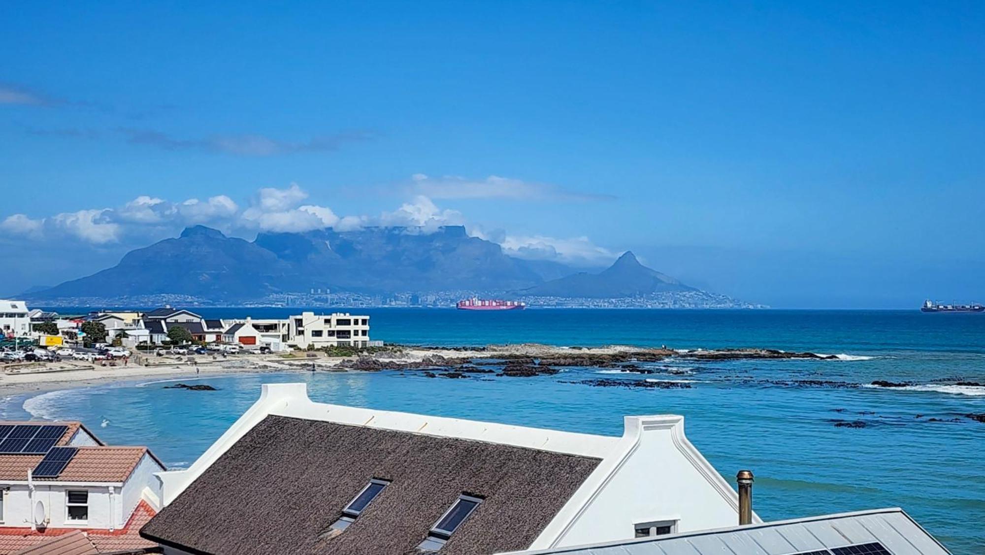 The Blue Peter Hotel Bloubergstrand Exterior photo