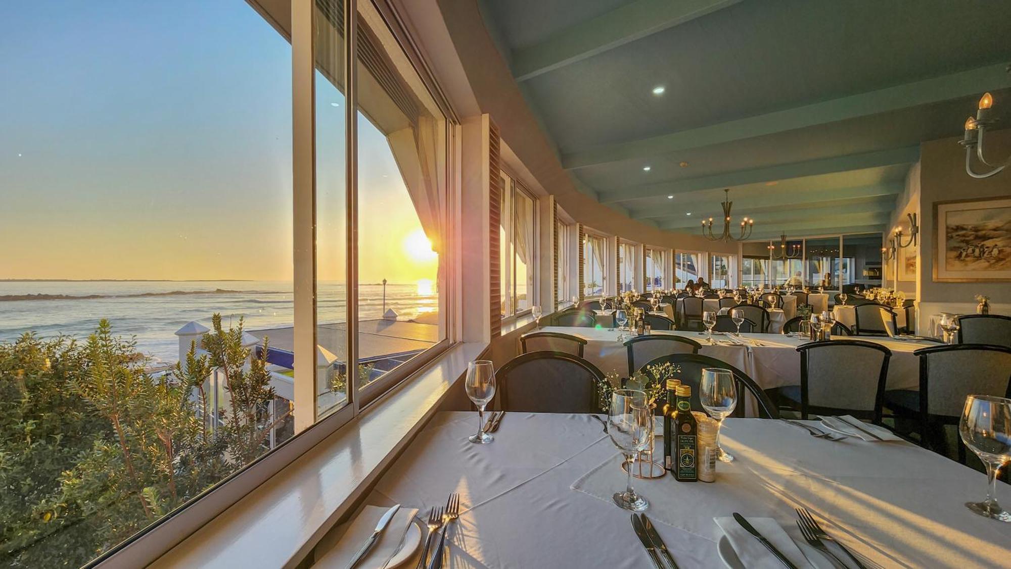 The Blue Peter Hotel Bloubergstrand Exterior photo