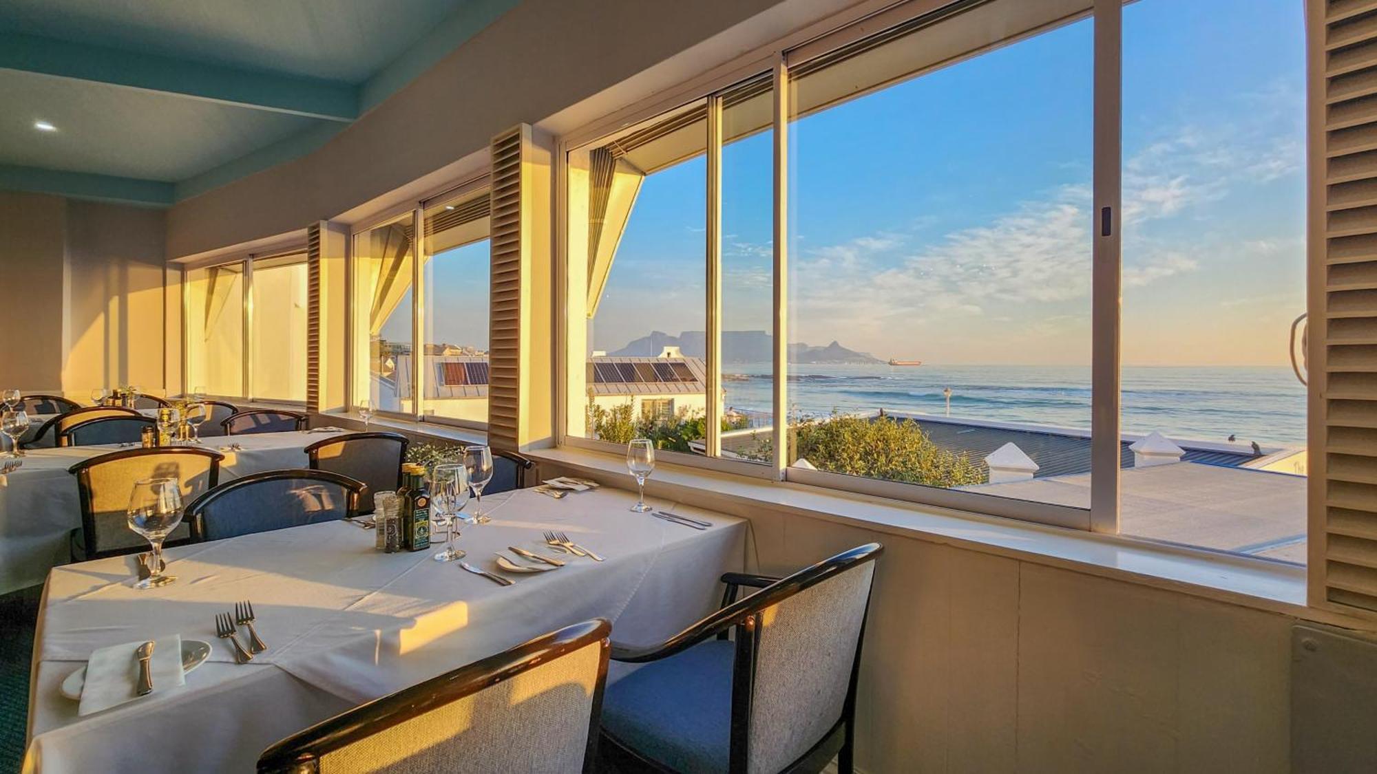 The Blue Peter Hotel Bloubergstrand Exterior photo