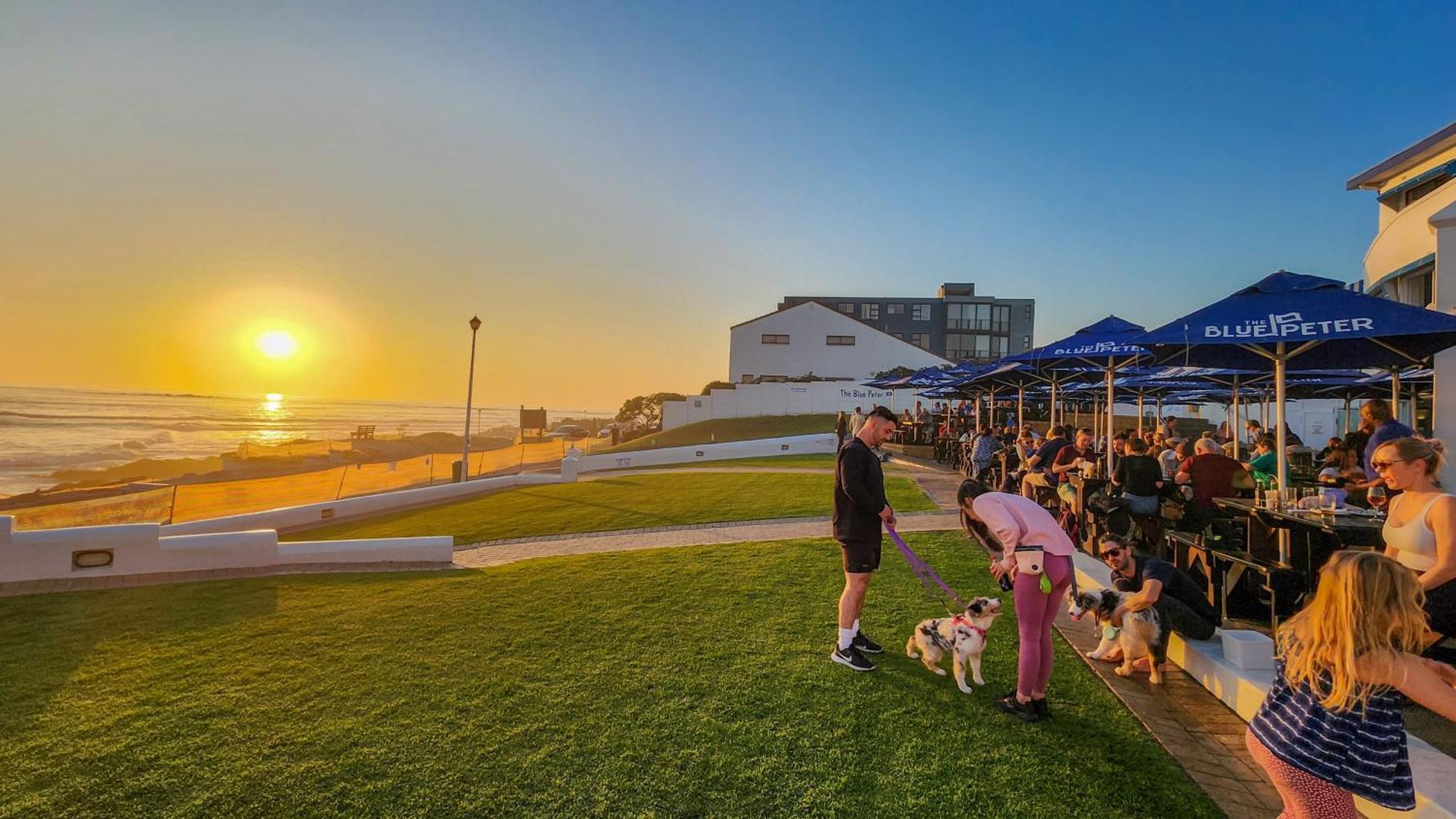 The Blue Peter Hotel Bloubergstrand Exterior photo