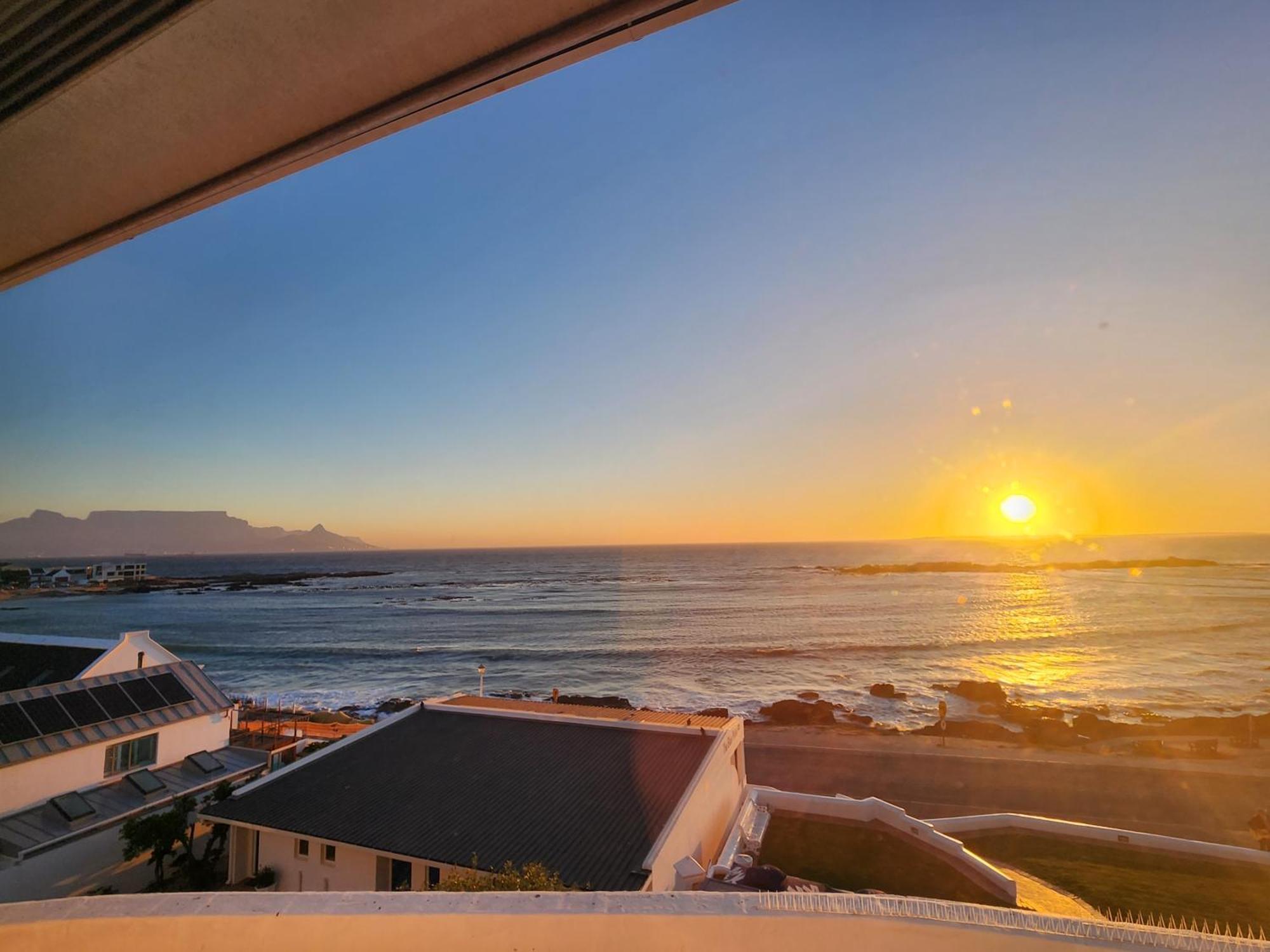 The Blue Peter Hotel Bloubergstrand Exterior photo
